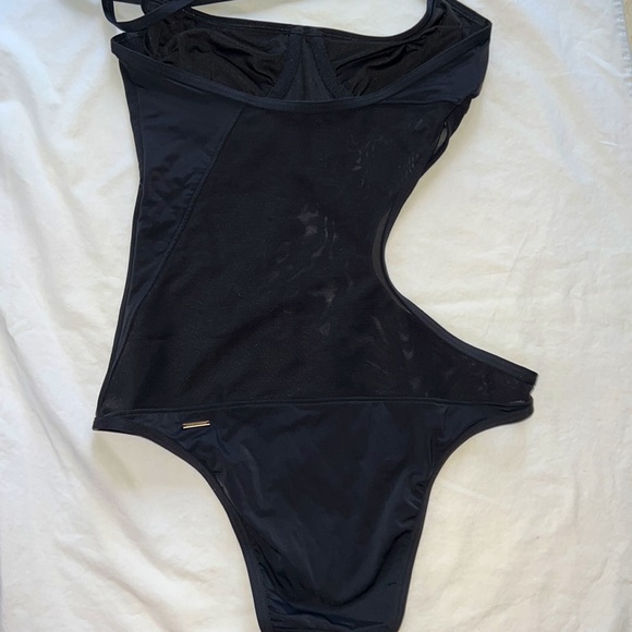 Victorias-Secret-mesh-side-cut-out-one-piece-swimsuit size s/p - Picture 2 of 3